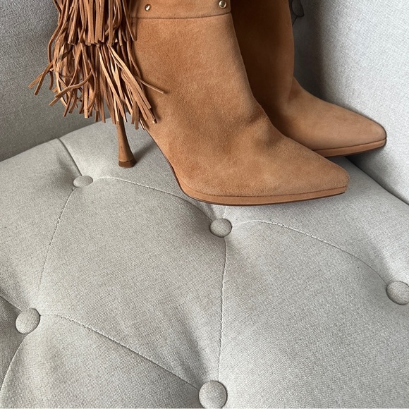Vince Camuto NWOB Panaryaz Western Knee High Fringe Boot SIZE 8.5 - Picture 4 of 5